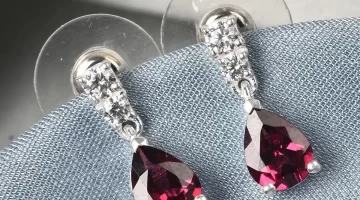 How to Open Jewelry Clasps, Basics to Expert Tips