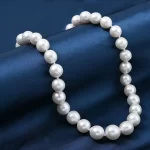 Jazz aesthetic pearl strand necklace